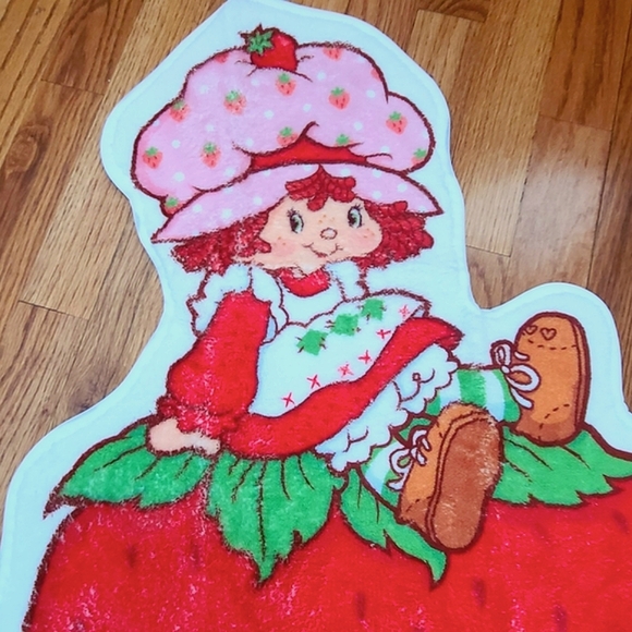 Strawberry Shortcake Rug 🍓 - Picture 2 of 4